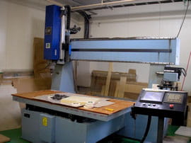 フジ産業 大型マシニングセンター 2,000×1,000